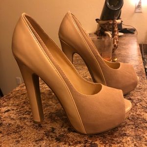 Beige suede/patent leather heels